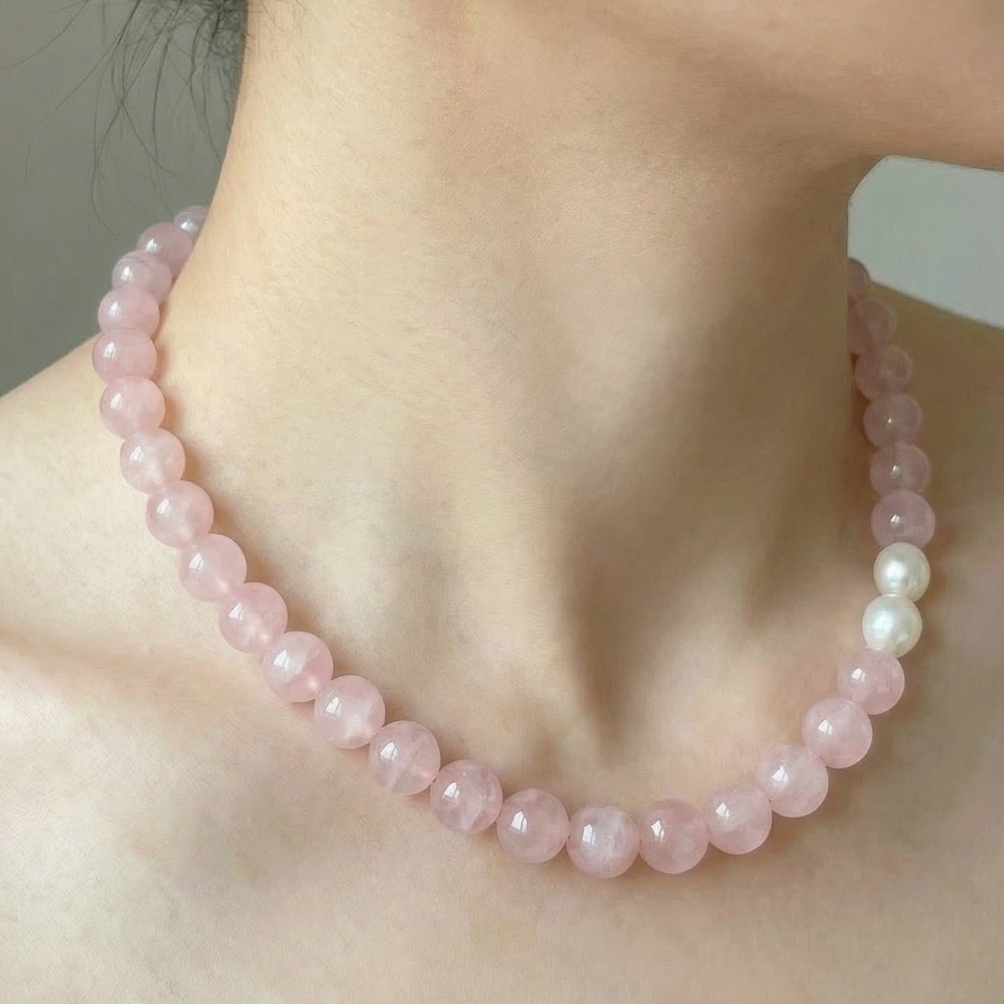 Amaré Luz Rose Quartz Necklace on model – 10mm Bold Bead & Freshwater Pearls