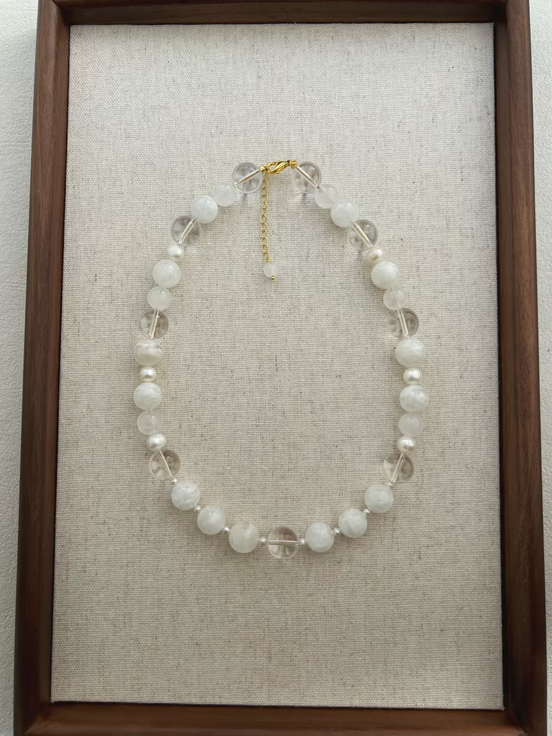 Elegant layout of the Amaré Qi necklace, highlighting the minimalist balance between crystalline textures and organic pearls within the void & form jewelry series.