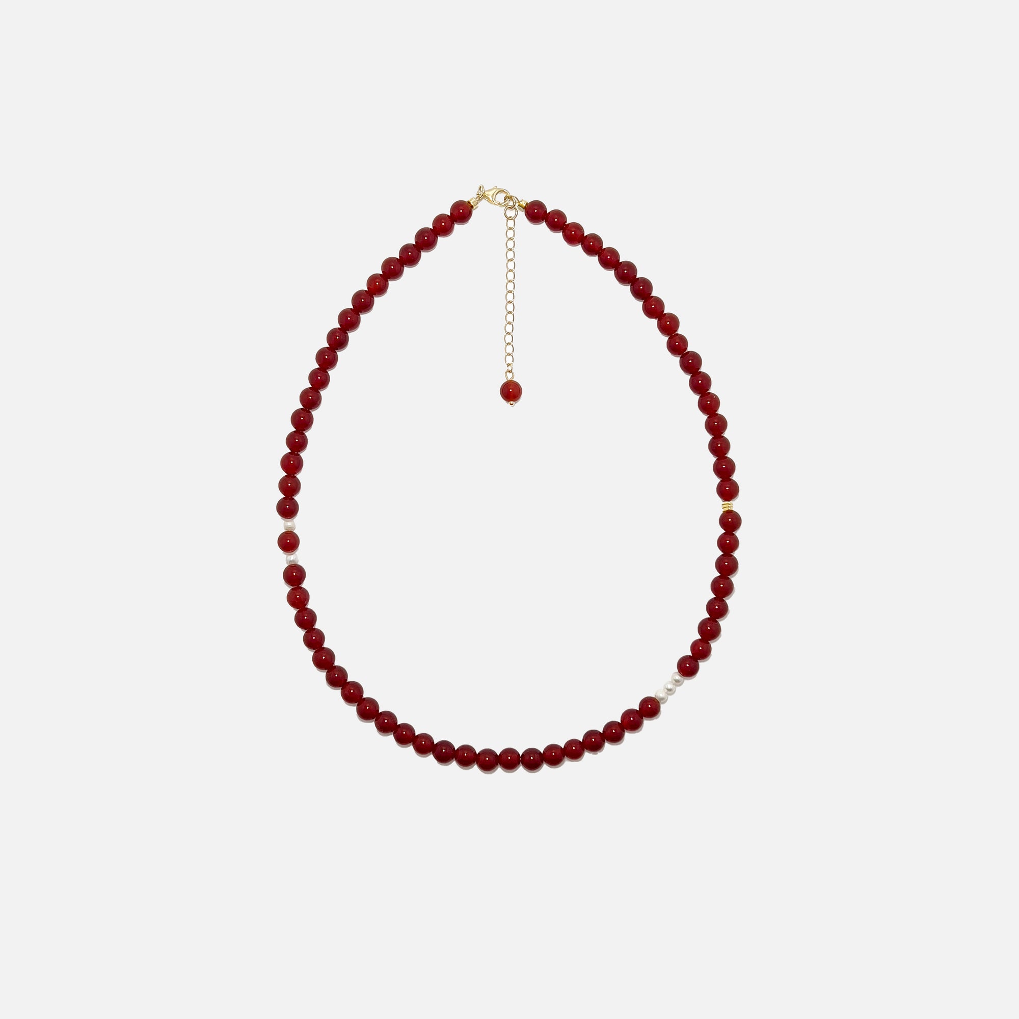Red Agate crystal necklace with 6mm beads, freshwater pearls, and gold accents on a white background – handmade and stylish, perfect for daily grounding and confidence.