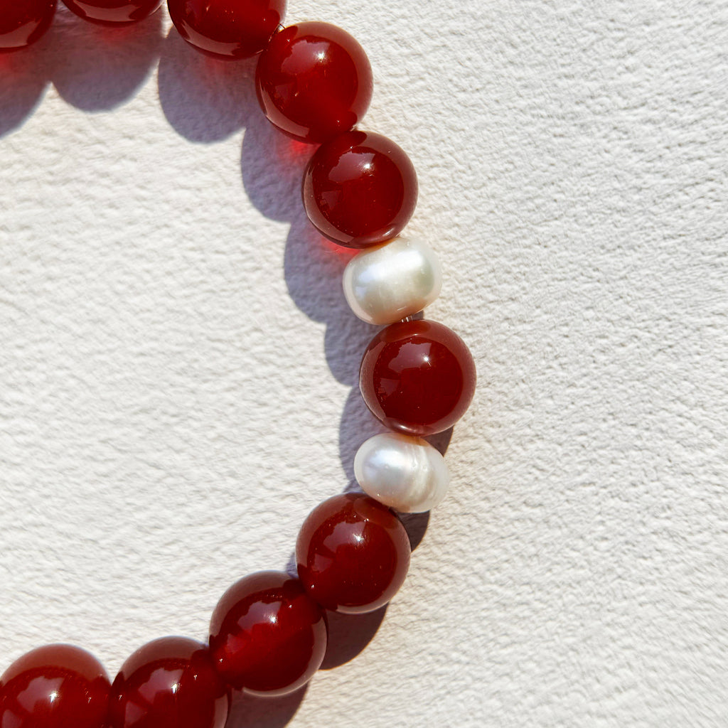 Red Agate crystal bracelet with natural gemstone and freshwater pearls